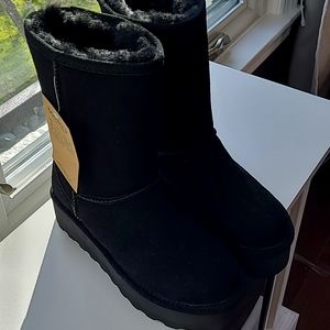 Bearpaw Boots size 8 Brand New